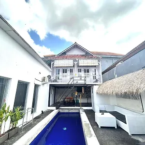 White Sandat Ubud